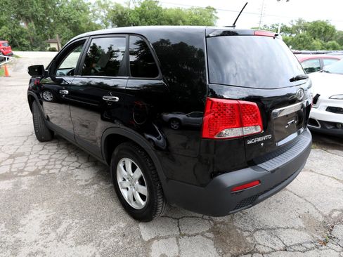Used 2013 Kia Sorento LX w/ Third Row Pkg image 8