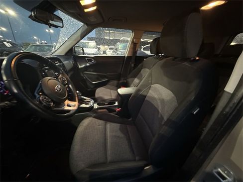 Used 2020 Kia Soul EX image 11