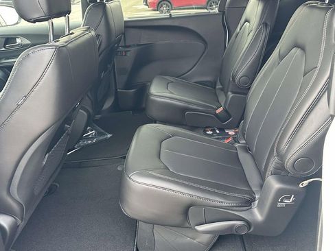 New 2026 Chrysler Pacifica Select image 10