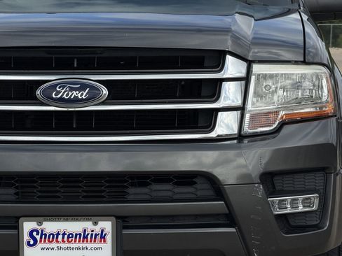 Used 2017 Ford Expedition EL XLT w/ Equipment Group 202A RWD image 8