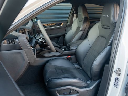 Certified 2024 Porsche Cayenne Turbo GT image 5