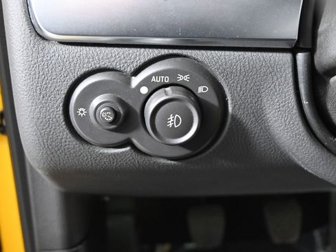 Used 2005 Chevrolet SSR w/ Preferred Equipment Group image 21