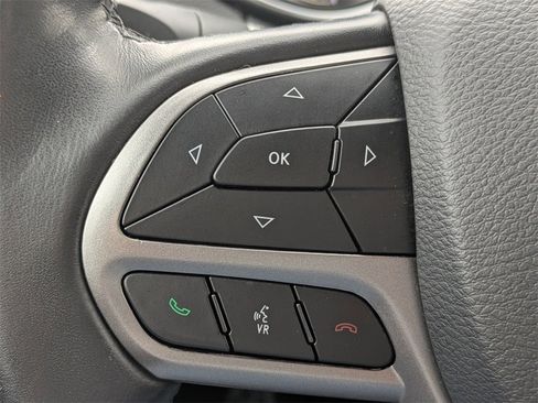 Used 2019 Jeep Cherokee Limited image 25