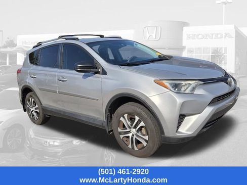 Used 2018 Toyota RAV4 LE FWD image 6
