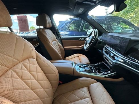 Used 2024 BMW X7 xDrive40i w/ M Sport Package AWD/4WD image 5