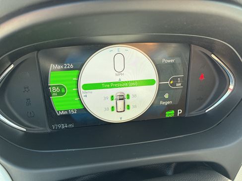 Used 2018 Chevrolet Bolt LT FWD image 25