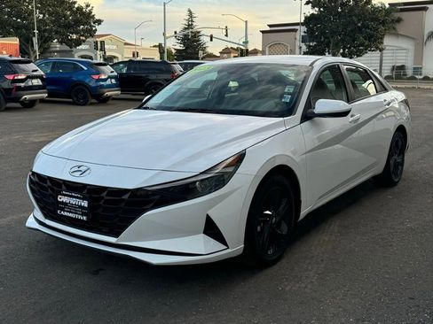 Used 2023 Hyundai Elantra SEL image 8