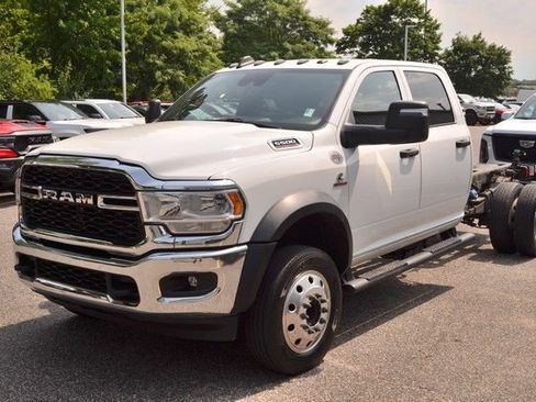 Used 2024 RAM 5500 Tradesman w/ Safety Group AWD/4WD image 4