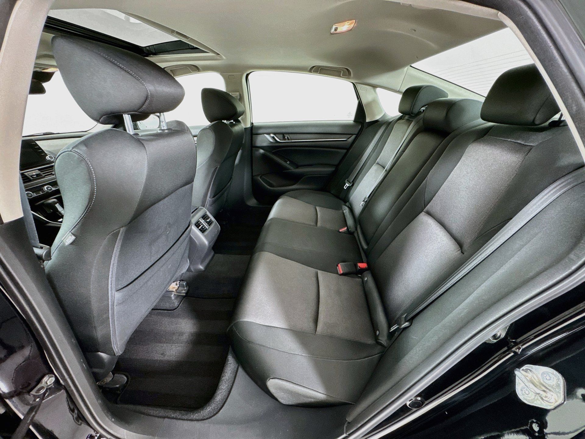Used 2018 Honda Accord EX image 26