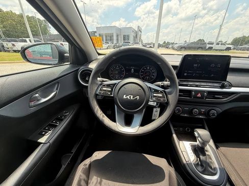 Used 2023 Kia Forte LXS FWD image 9
