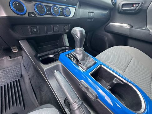 Used 2021 Toyota Tacoma SR5 AWD/4WD image 30