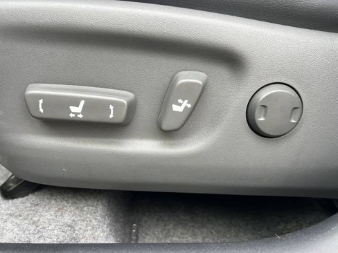 Used 2013 Toyota Prius Four w/ Deluxe Solar Roof Pkg FWD image 13