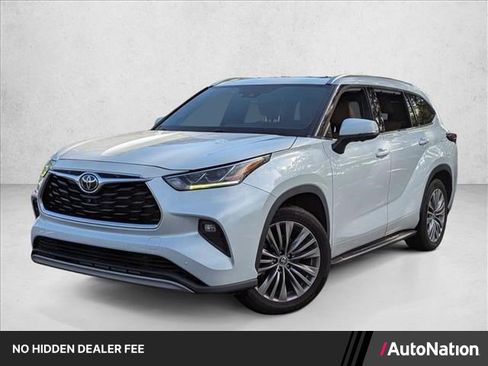 Used 2023 Toyota Highlander Platinum FWD image 1