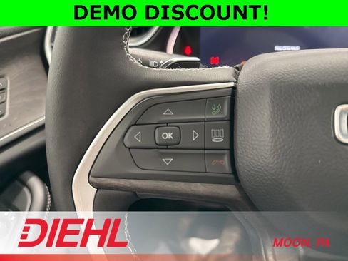 New 2025 Jeep Grand Cherokee Limited w/ Luxury Tech Group II image 27