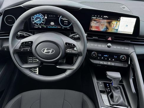 New 2025 Hyundai Elantra SEL image 17