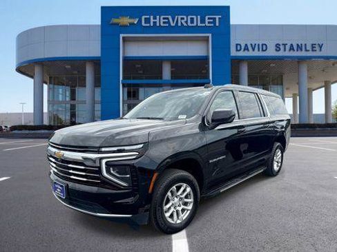 Used 2025 Chevrolet Suburban LT AWD/4WD image 1