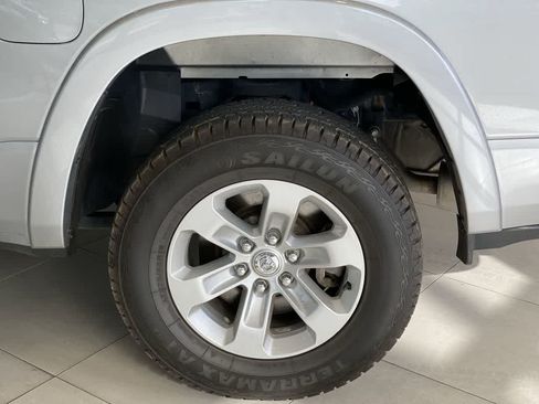 Used 2019 RAM 1500 Laramie AWD/4WD image 13