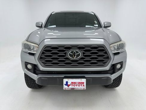 Used 2017 Toyota Tacoma TRD Off-Road w/ Tow Package (A/T) image 3