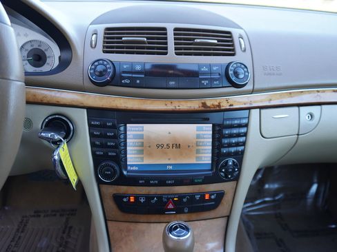 Used 2008 Mercedes-Benz E 350 E 350 4MATIC Sedan 4D image 18