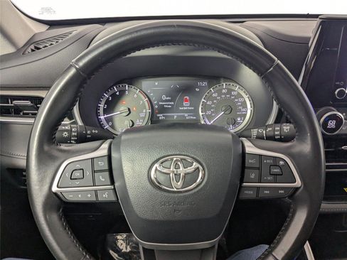 Certified 2023 Toyota Highlander XLE image 15