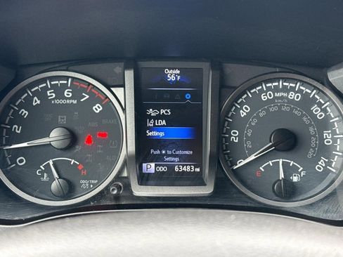 Used 2021 Toyota Tacoma TRD Off-Road w/ Technology Package AWD/4WD image 17