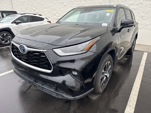 Used 2021 Toyota Highlander XLE FWD image 6