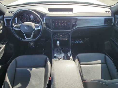 Used 2020 Volkswagen Atlas Cross Sport SE w/ Panoramic Sunroof Package image 20