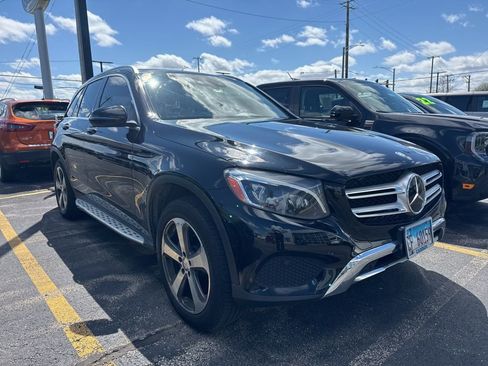 Used 2017 Mercedes-Benz GLC 300 4MATIC image 2