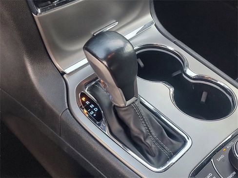 Certified 2020 Jeep Grand Cherokee Overland image 23