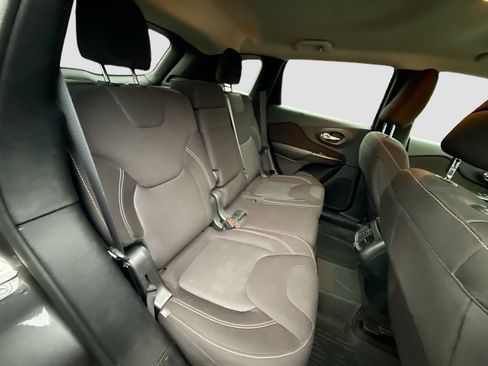 Used 2016 Jeep Cherokee Latitude image 25