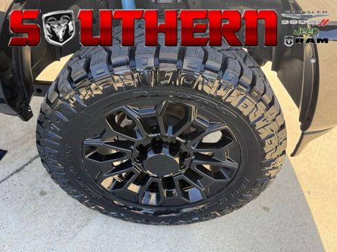 Used 2024 RAM 2500 Limited image 25