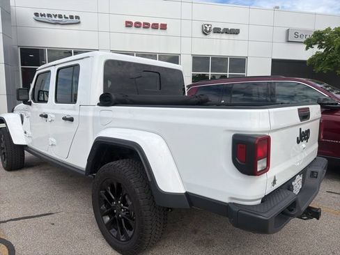 Used 2024 Jeep Gladiator Sport AWD/4WD image 3