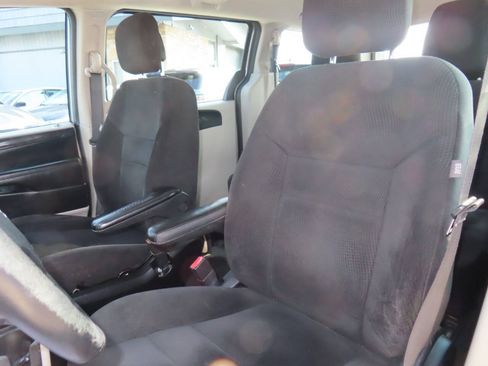 Used 2016 Dodge Grand Caravan American Value Package w/ UConnect Hands-Free Group FWD image 41