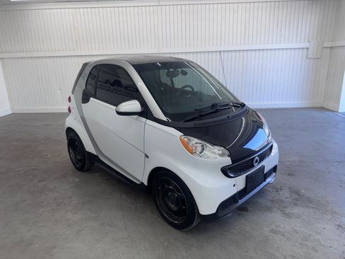 Used 2014 smart fortwo pure image 3