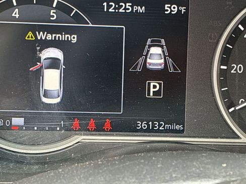 Used 2025 Nissan Versa SV FWD image 10