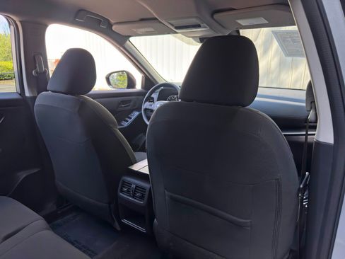 Used 2025 Nissan Rogue S FWD image 29