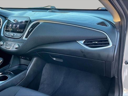 Used 2025 Chevrolet Malibu RS image 16