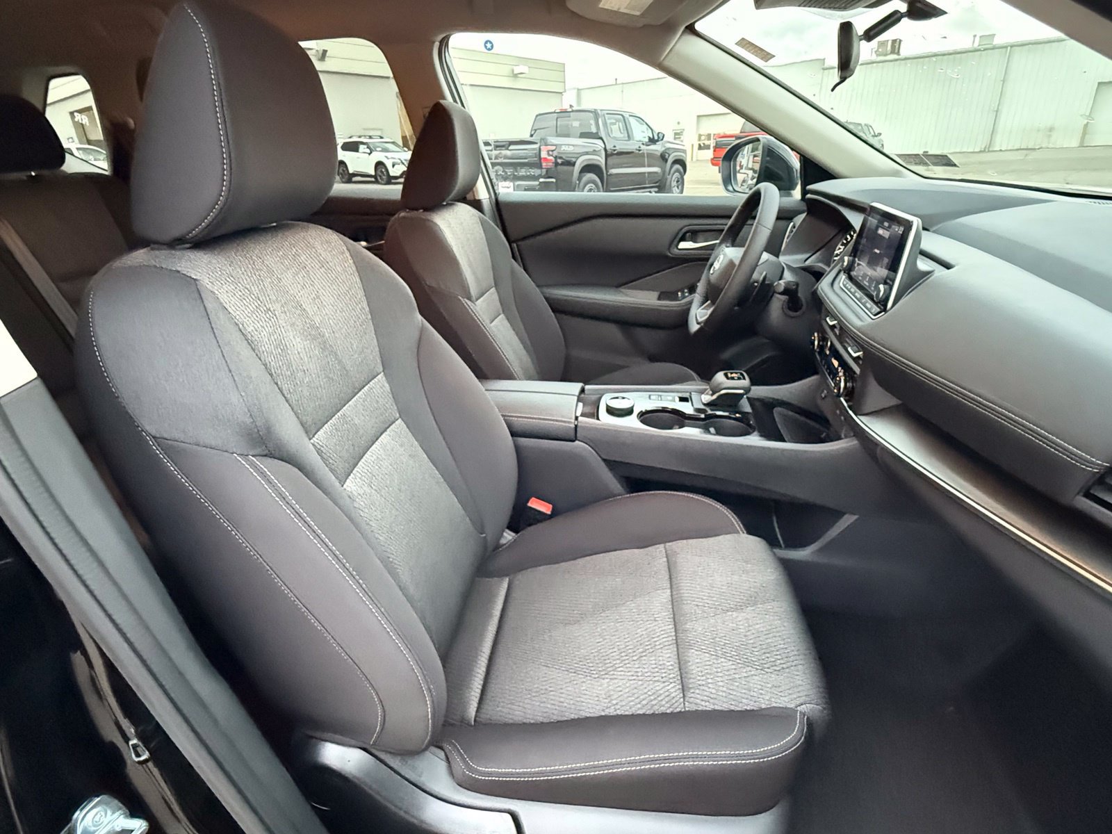 Used 2025 Nissan Rogue SV AWD/4WD image 40