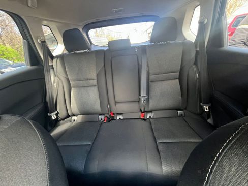 Used 2025 Nissan Rogue SV image 34