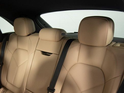 New 2026 Porsche Macan image 34