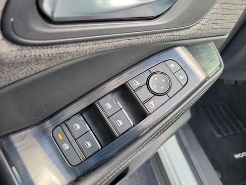 Used 2022 Nissan Rogue SV FWD image 17