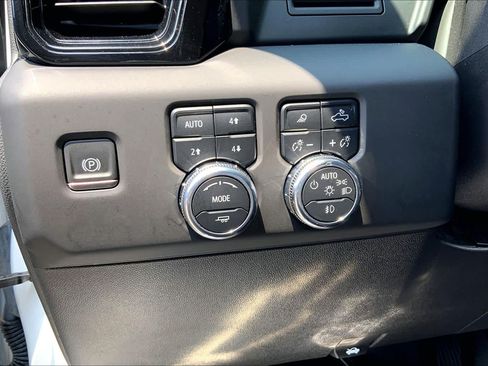 Used 2024 GMC Sierra 1500 AT4 w/ AT4 Premium Package AWD/4WD image 35