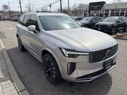 Used 2025 Volvo XC90 B5 Plus image 7