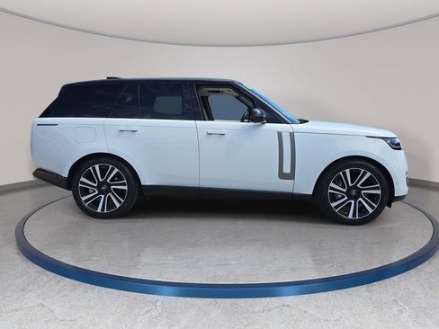 Certified 2025 Land Rover Range Rover SE AWD/4WD image 4