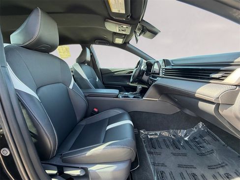 Used 2025 Toyota Camry SE image 17