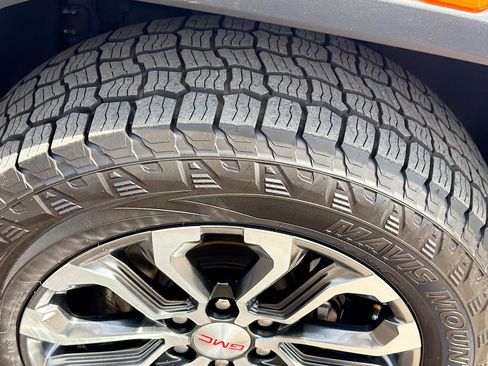 Used 2023 GMC Canyon Denali image 43