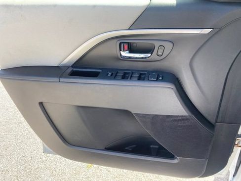 Used 2012 MAZDA MAZDA5 Sport FWD image 16