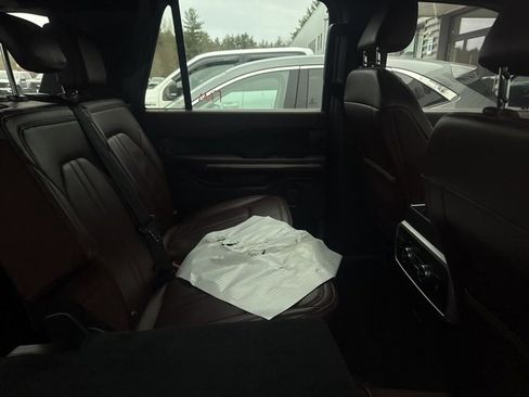 Used 2022 Ford Expedition Limited image 5