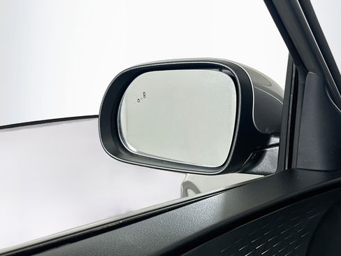 Used 2025 Kia Soul LX w/ LX Technology Package FWD image 16