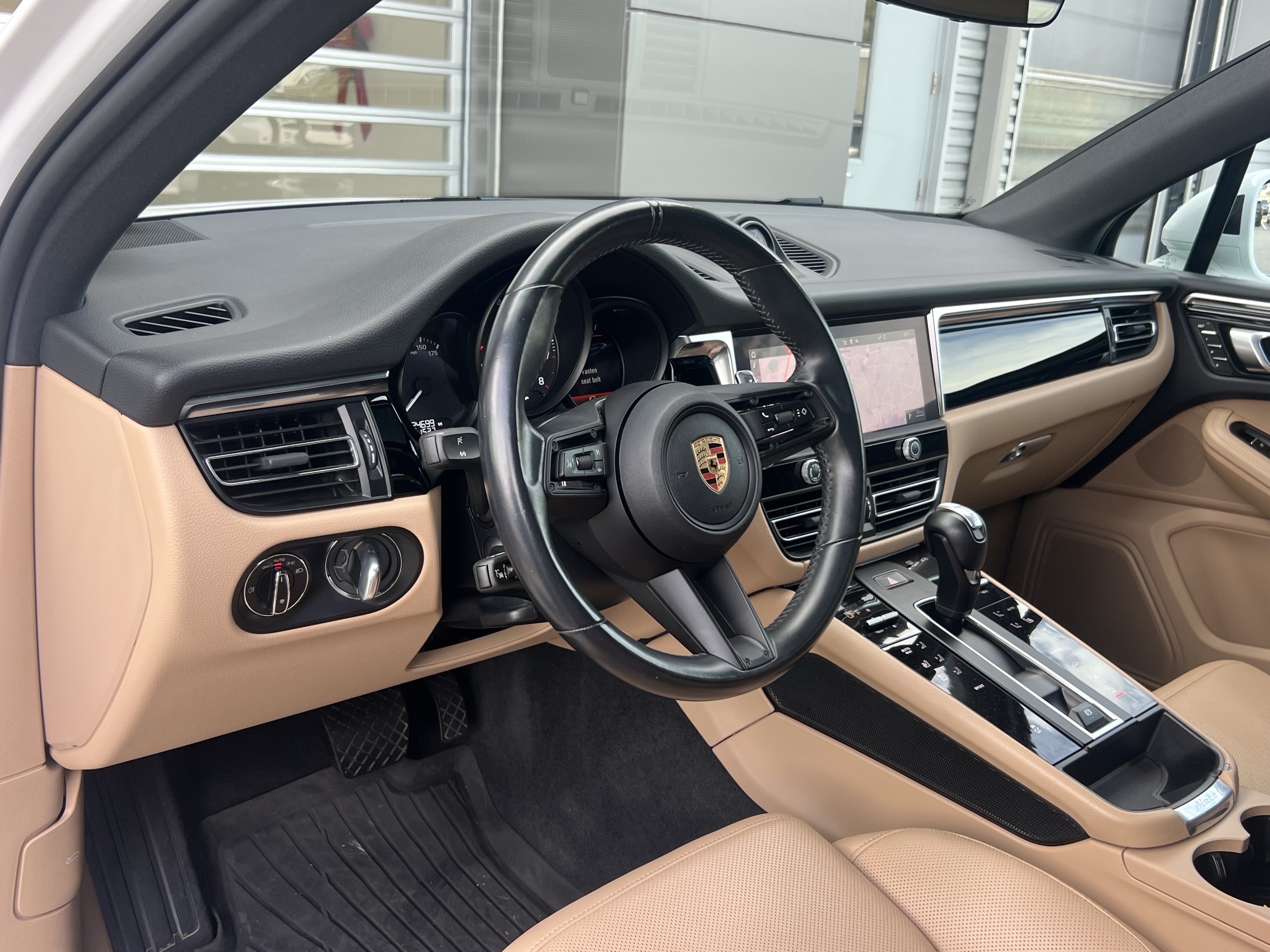 Used 2023 Porsche Macan AWD/4WD image 19